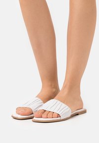 Tamaris Mules - light grey
