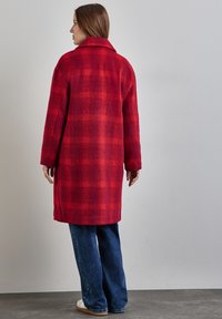 Street One LANGER KARIERTER - Classic coat - rot
