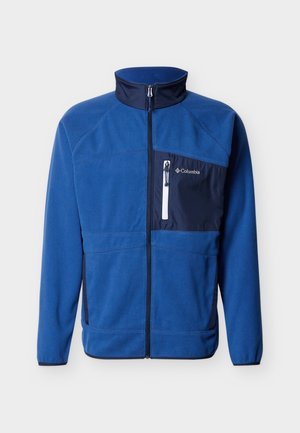 Chaqueta de forro polar azul con cremallera completa en el frente, cuello alto, bolsillo en el pecho con cremallera blanca y logo de Columbia en el pecho.