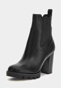 Mustat nahka nilkkasaappaat, joissa on korkea lohkarekorko, joustavat sivupaneelit ja kohokuviointi edessä. Rakenteellinen pohja, joka antaa pitoa.