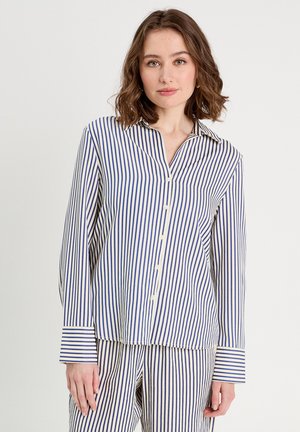 Chemise à rayures bleu et blanc, avec un col, des manches longues et une coupe ample. Tissu texturé avec des rayures verticales.