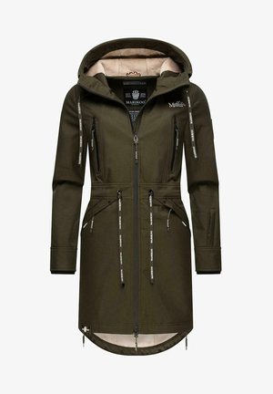 Abrigo largo color verde oliva con capucha, múltiples cremalleras, cordones ajustables y un forro interior suave. Presenta un corte elegante y bolsillos prácticos.