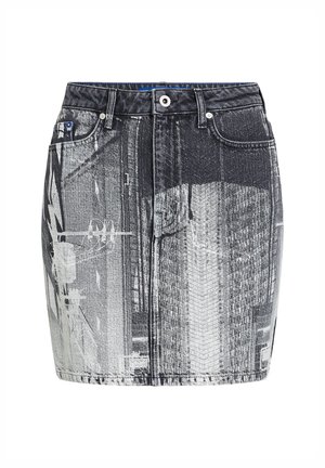 Denim-Minirock mit einem schwarz-weißen Stadtbilddruck, klassischem Fünf-Taschen-Design, Gürtelschlaufen und Knopfverschluss.