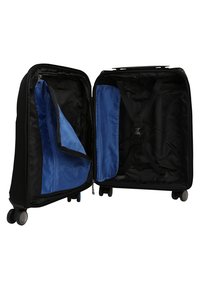 Valigia nera con interno in rete blu. Presenta due scomparti e cinghie per fissare gli oggetti. Ruote lisce per una facile mobilità.