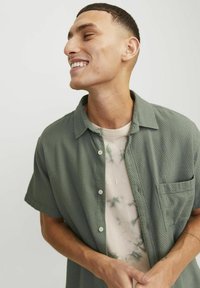 Jack & Jones RELAXED FIT   - Hemd - laurel wreath