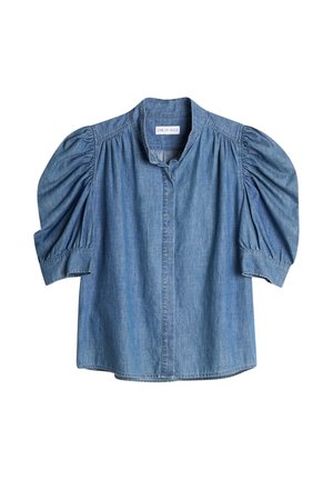 Denimbluse med puffede trekvartlange ermer, rynket skulderdetalj, skjulte knapper foran og stående krage.