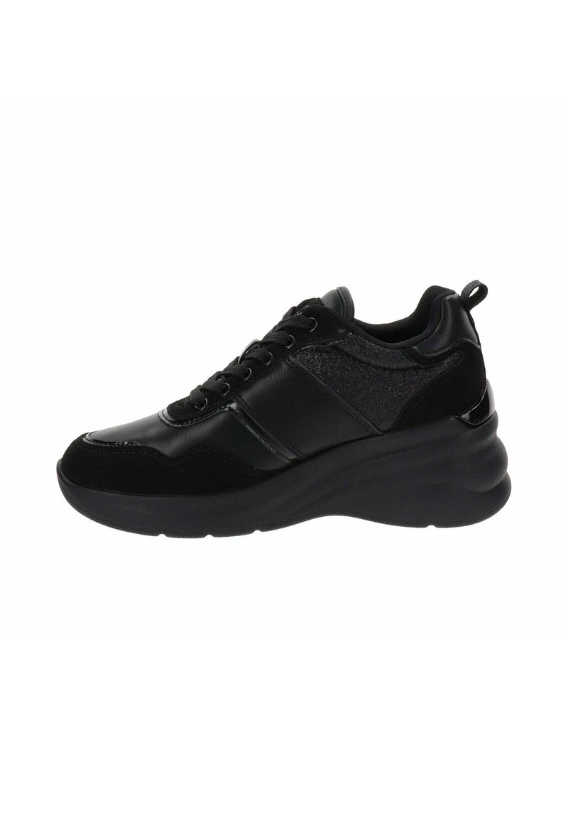 Scarpe sportive nere caratterizzate da una combinazione di materiali lisci e testurizzati, design con lacci e una suola in gomma spessa per la stabilità.