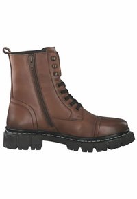 Bottine en cuir brun avec un laçage à l'avant, fermeture éclair sur le côté, semelle robuste, détails nervurés et coutures blanches contrastantes.