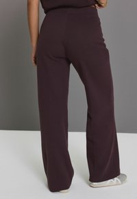 Next PETITE FIT - WIDE LEG - Broek - burgundy red