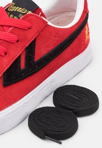 Warrior Shanghai DIME UNISEX - Sapatilhas - red/black/white