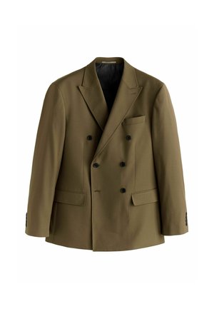 Dwurzędowa oliwkowa marynarka uszyta z gładkiego materiału, z czarnymi guzikami, klapami i przednimi kieszeniami z klapkami.