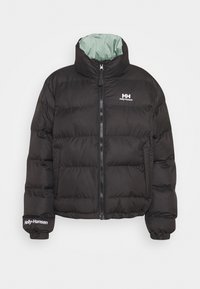 Veste doudoune noire Helly Hansen avec fermeture éclair frontale, col haut, poignets élastiques et doublure intérieure vert clair.