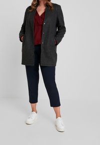 Vero Moda Curve Pitkä takki - dark grey