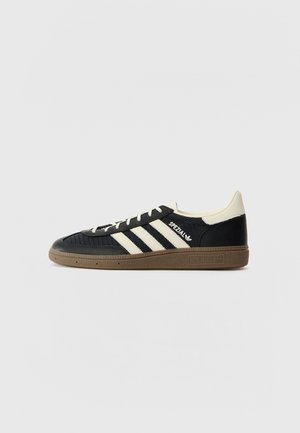 HANDBALL SPEZIAL UNISEX - Trainers - core black/ivory/gum