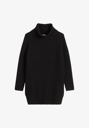 Schwarzer Strickpullover mit hohem Rollkragen, gerippter Textur, langen Ärmeln und seitlichen Schlitzen. Das Design ist lässig und schlicht.