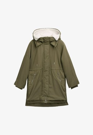 Olivno zelena parka jakna na zipping z fluffy belim notranjim obarvanjem kapuce, dvema sprednjima žepoma na zips in ohlapnimi rokavi. Vodoodporen material.