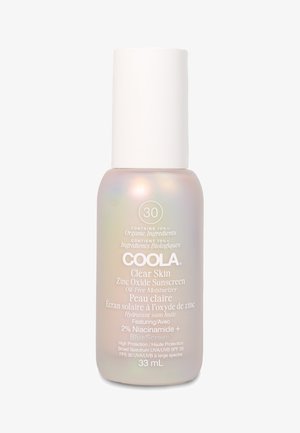 Sonnencremeflasche mit der Aufschrift Coola Clear Skin Zinc Oxide LSF 30, ölfreier Feuchtigkeitsbalsam mit 2 % Niacinamid, 33 ml, biologische Inhaltsstoffe, Breitbandschutz.