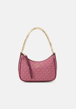 Kleine roze Michael Kors handtas met gouden kettinghengsel en logopatroon, ritssluiting en gebrand gouden embleem aan de voorkant.