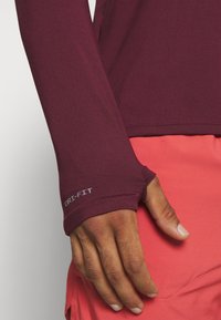 Nike Performance Sport T-Shirt - night maroon