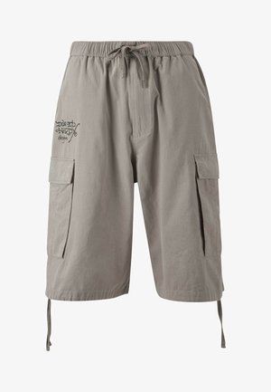 Pantaloni cargo grigi realizzati in tessuto leggero, dotati di vita con cordino, tasche laterali e branding discreto sul davanti.