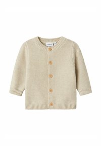 Cardigan lavorato a maglia beige con collo rotondo, maniche lunghe e chiusura con bottone in legno. Motivo testurizzato con polsini e orlo a costine.