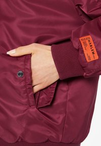 Harlem Soul TAY-LOR PRINTED - Bomber Jacket - grape