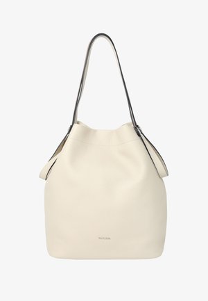 Torebka wiadrowa z miękkiej kremowej skóry o fakturze kamyków, z czarnym paskiem i subtelnym logo wytłoczonym na spodzie.