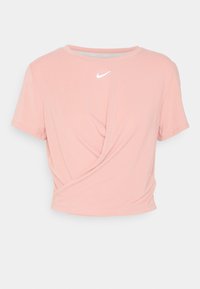Lyhythihainen vaaleanpunainen Nike t-paita, jossa on pyöreä kaula-aukko ja rypytetty etuosan yksityskohta. Pehmeää kangasta, kevytsuunnittelu ja pieni valkoinen logo rinnassa.