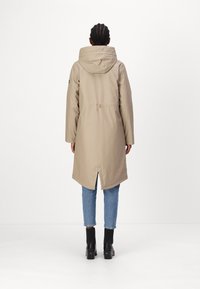 Barbour International WYATT SHOWERPROOF - Αδιάβροχο μπουφάν - light trench