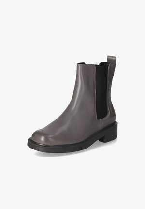 Bota de cuero gris oscuro hasta el tobillo con paneles laterales elásticos, lengüeta trasera, suela gruesa de goma negra y tacón bajo.