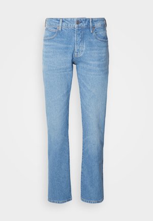 Lysblå lige ben jeans lavet af denim, med fem lommer, knaplukning og subtil fading for tekstur. Ingen synlig branding.