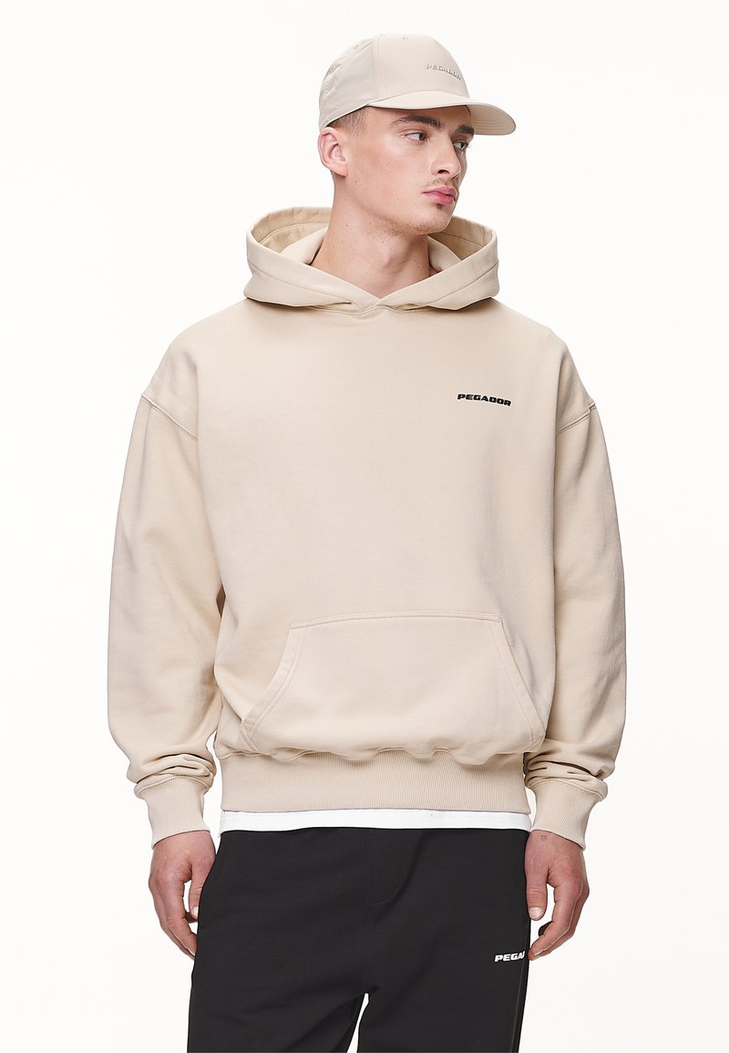 Pegador LOGO OVERSIZED  - Jersey con capucha - washed desert sand/black gum