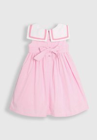 Robe rayée rose avec un col blanc agrémenté de finition rose, un nœud à la taille et des fermetures à boutons. Design de jupe évasée et matière légère.