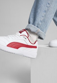 Puma DOUBLECOURT UNISEX - Tenisky - white club red