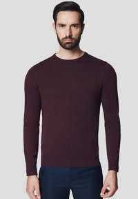 Niewybrane, burgundy