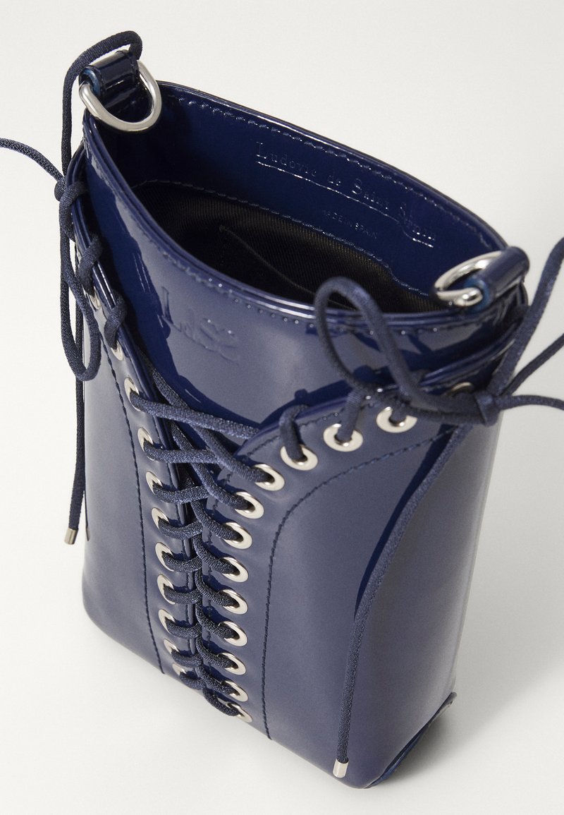 Ludovic de Saint Sernin PHONE CLEAVAGE BAG - Schoudertas - blue patent