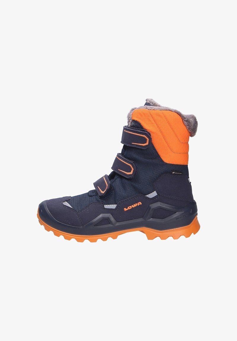 Marineblaue Outdoor-Stiefel mit orangefarbenen Akzenten und einem Kunstfellkragen, ausgestattet mit drei verstellbaren Riemen und einer robusten Sohle für besseren Halt.