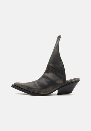 GmbH NAIMA KITTEN HALF BOOTIE - Cowboy/Biker boots - beige