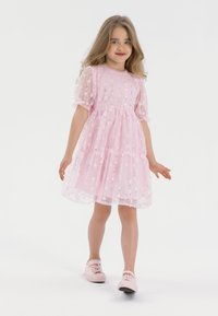 MINOTI - FLOWER SEQUIN SHORT SLEEVE - Koktailové šaty/večierkové šaty - pink Miniatúrny obrázok 1