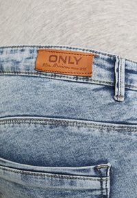 ONLY MATERNITY Vaqueros pitillo - light-blue denim