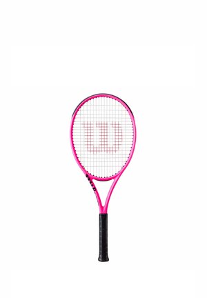 Racchetta da tennis rosa con impugnatura nera e corde bianche con logo rosso "W" al centro della testa.