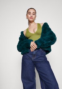 BDG Urban Outfitters JOSIE  - Toppi - avocado