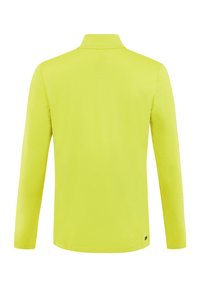 Lysegul langærmet skjorte med falsk krave, ensfarvet ryg og lille sort mærke nær nedre kant på højre side.