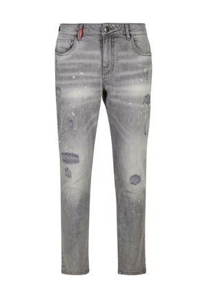 Szare dżinsy o zniszczonym wyglądzie, z dziurami i plamami farby. Klasyczny styl pięciu kieszeni i zwężany krój.