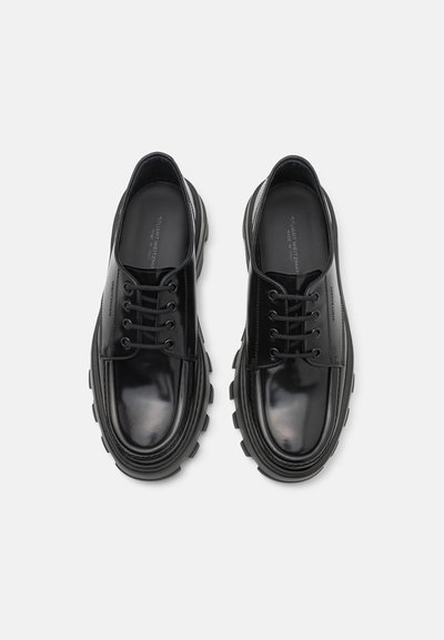Stuart Weitzman ALLAN - Lace-ups - black