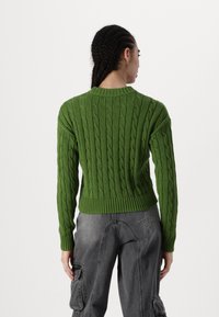GAP CROP CABLE  - Pulover - twist of lime