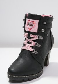 Anna Field Šněrovací kotníkové boty - black