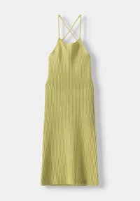 Abito halter a coste di colore verde chiaro; presenta una forma aderente, una texture morbida e spalline incrociate sul retro.