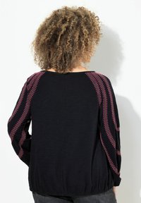 Ulla Popken EMBROIDERED STRIPE LONG SLEEVE TEE - Maglietta a manica lunga - black