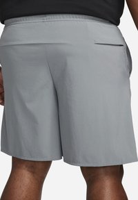 Nike Performance UNLIMITED - Sport rövidnadrágok - smoke grey black smoke grey